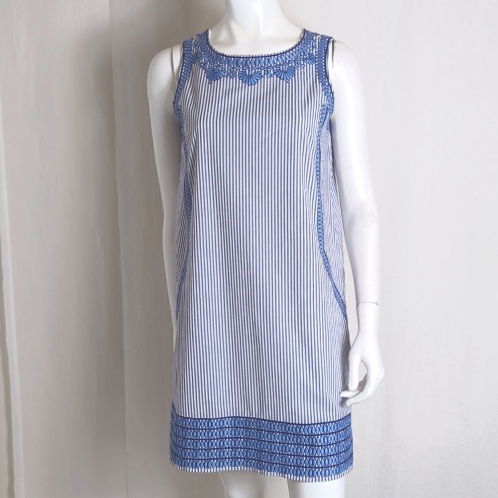 Vineyard Vines Dress Size 2 Blue and White Stripe with Embroidered Border